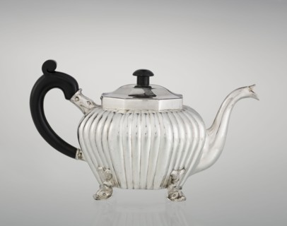 Teapot, Holland, Thomas II fl. 1798–1809? goldsmith, tea vessel. Teapot supported on four legs in