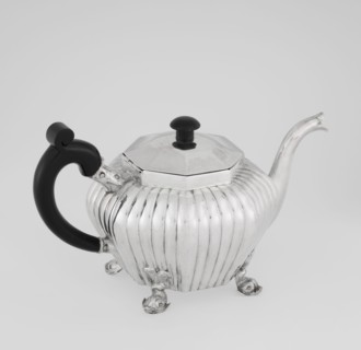 Teapot, Holland, Thomas II fl. 1798–1809? goldsmith; scrap - purchase; tea vessel; dolphin