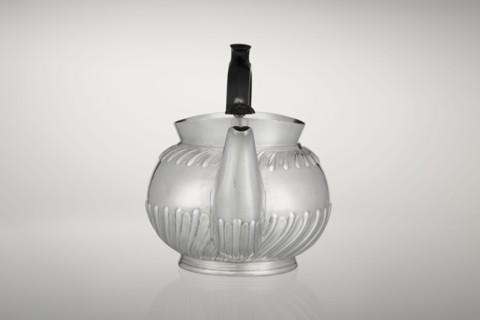 Teapot by Goldsmiths & Silversmiths Co Ltd London; goldsmiths' firm, fl. 1880–1952; makers William