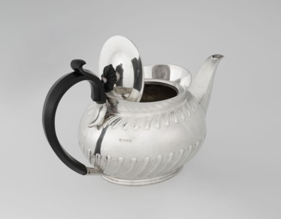 Teapot by the Goldsmiths & Silversmiths Co. Ltd London; goldsmiths' firm, fl. 1880–1952; makers