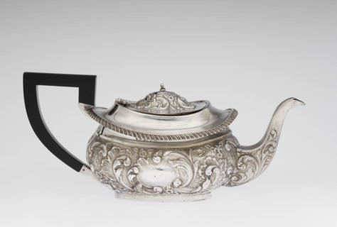 Teapot. Maker: Henry Moreton fl. 1899–1930s, factory owner, goldsmith. Neo-Rococo style; relief