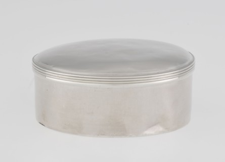 Toilet box by Edward Fernell fl. 1779–1796?, goldsmith. Round box, smooth with a slightly domed lid