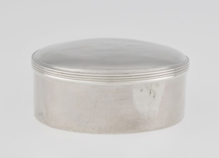 Toilet box, made by Edward Fernell fl. 1779–1796, goldsmith; round, smooth with a slightly domed