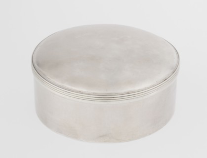 Toilet box by Edward Fernell fl. 1779–1796?, goldsmith; round, smooth with a slightly domed lid