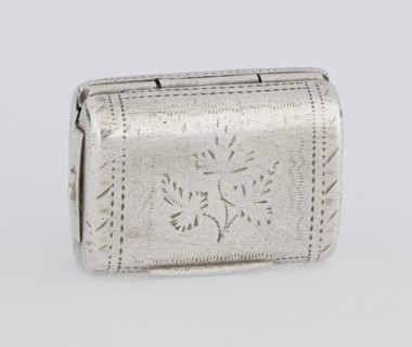 Fragrance container vinaigrette in the form of a bag with an envelope closure and protruding