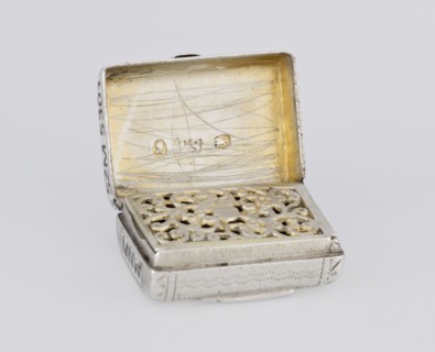 Fragrance container vinaigrette in the form of a bag with an envelope closure and a protruding