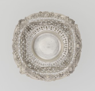 Openwork cake stand by Mappin & Webb Ltd goldsmith, plater, sellers; fl. 1859-. Openwork cake stand