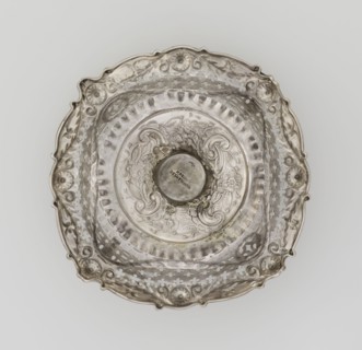 Openwork cake stand by Mappin & Webb Ltd goldsmith, plater, sellers; fl. 1859-. Openwork cake stand