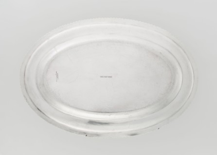 Oval platter by Mappin & Webb Ltd goldsmith, silversmith, dealer, 1904/1905. Oval platter with