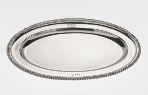 Oval platter by Mappin & Webb Ltd goldsmith, silversmith, dealer; fl. 1859–, oval platter with