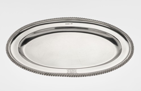 Oval platter by Mappin & Webb Ltd goldsmith, silversmith, dealer; fl. 1859–, oval platter with