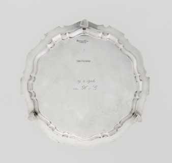 Tray on legs, maker: Mappin & Webb Ltd goldsmith, silversmith; fl. 1859–, circular silver tray