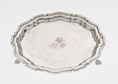 Tray on legs, goldsmith/silversmith maker: Mappin & Webb Ltd. Circular tray supported on three