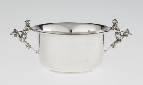 Porridge bowl porringer, by Mappin & Webb Ltd goldsmith/silversmith, fl. 1859–. Cylindrical bowl