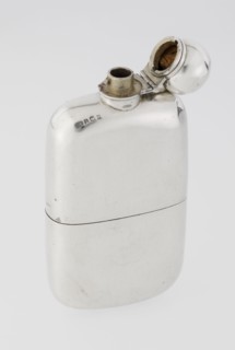Hip flask, Unite, George & Sons Birmingham; goldsmith's firm; fl. 1825–1928 maker; so-called cuboid
