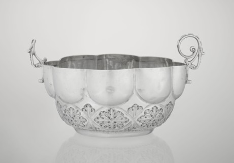 Porridge bowl porringer, Wakely & Wheeler Ltd London; goldsmiths; fl. 1791–1958, hemispherical bowl