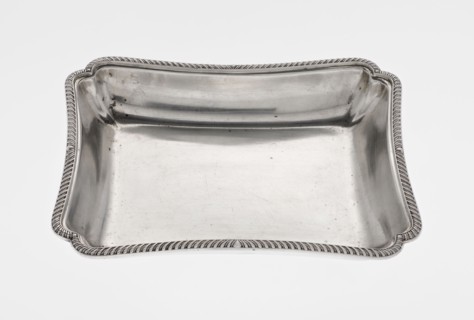 Four-sided platter by Bradbury, Thomas & Sons Sheffield; goldsmiths; fl. ca. 1769–1943.