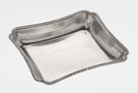 Four-sided platter, maker: Thomas Bradbury & Sons Sheffield; goldsmiths; fl. ca. 1769–1943.