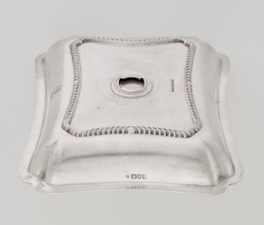 Four-sided platter by Bradbury, Thomas & Sons Sheffield; goldsmiths; fl. ca. 1769–1943. Four-sided