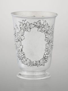 Conical mug by Edward Barnard & Sons Ltd, English goldsmiths fl. ca. 1680–, silver conical mug on a