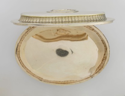 Oval toilet box by Thomas I Pitts fl. 1755–c.1793. Silver; Georgian/George III style, 1780/1781,