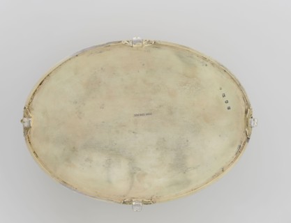 Oval toilet box by Thomas I Pitts fl. 1755–ca.1793, goldsmith; oval box on four volute feet formed