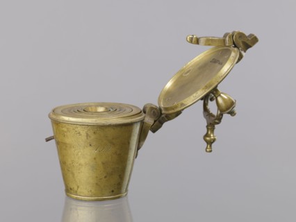 Set of weights. Seven weights in the form of bowls – truncated cones; the eighth, largest, serves