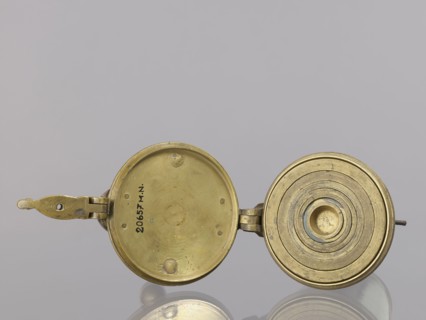 Set of weights, Seven weights in the form of bowls—truncated cones—with an eighth, largest piece