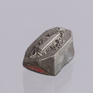Jewellery die, Approximately hexagonal die with a relief rectangular reserve enclosed at the ends