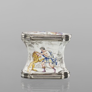 Double snuffbox, enameller LZ France?, fl. ca. 1700. Double-sided snuffbox, tall, narrowed halfway