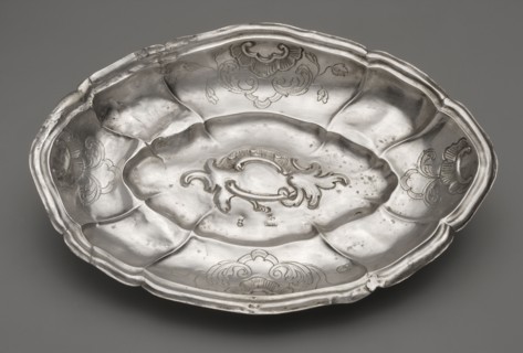 Oval cake stand, maker: Johann Constantin Lange 1702–1761; silver; rocaille and acanthus