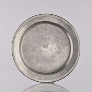 Plate by Otto Friedrich Groth fl. 1792–1822. Flat pewter plate with a smooth mirror, semicircular