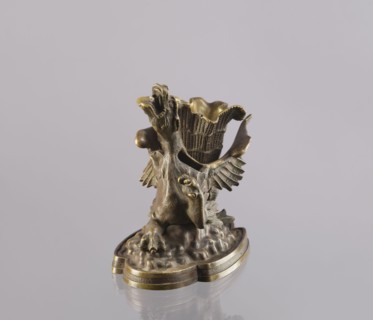 Spirit lamp, In the form of a two-winged dragon on a four-leaf oval base. Between the wings is a