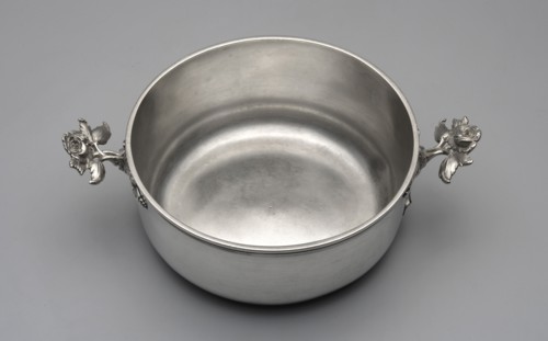 Vegetable pot, maker: Ephraim Wischcke fl. 1755–1799, goldsmith. Breischüssel type of vessel. Round