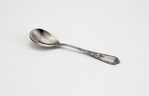 Salad spoon, Art Nouveau, silver with a teardrop-shaped scoop, widening handle ending in a