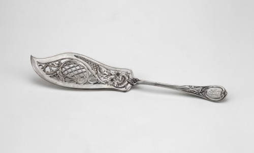 Fish platter, Grachev Brothers St. Petersburg; silversmith's factory; fl. 1866–1918 maker, scrap -