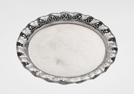 Circular tray, scrap, purchased ca. 1908, England, Birmingham; dish, diameter 32 cm, weight 722 g,