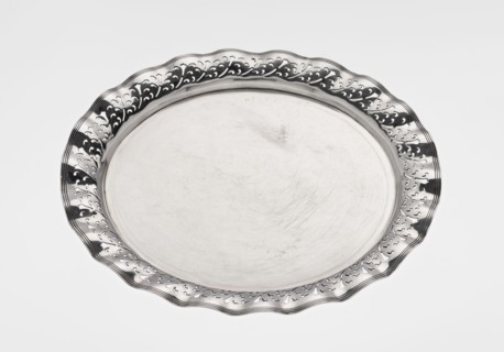 Circular tray, scrap, purchased, ca. 1908, England, Birmingham; dish; diameter 32 cm; weight 722 g,