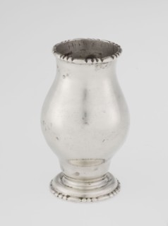Powdered sugar bowl, pear-shaped powdered sugar bowl on a circular profiled foot, with a domed