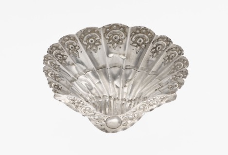 Platter in the form of a shell, Atkin Brothers Silversmith Ltd Sheffield; goldsmith and silversmith