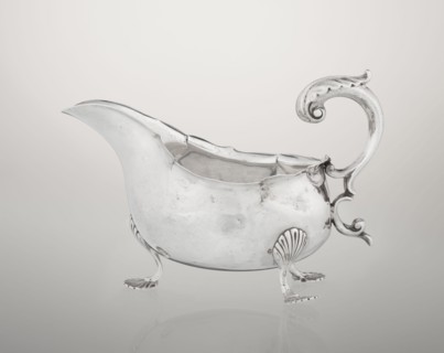 Sauce boat, Henry Matthews fl. 1893–ca. 1930, goldsmith. Hemispherical silver sauce boat with an