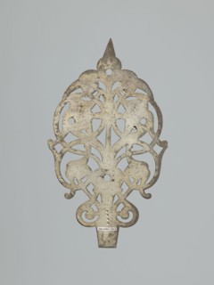 Hinge end for a chest; fittings, hinge end from a pair, in the form of an openwork rounded plaque