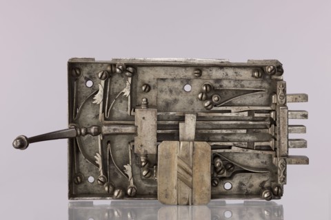Gate lock. Double-bolt gate lock with Key No. 52. The lock is uncapped and has a pull handle. The