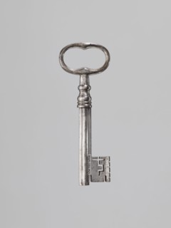 Iron key, locksmithing. Key with a tubular club-shaped shaft, with a feather widened at the end.