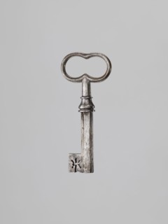 Key, locksmithing. Tubular shaft with a Greek cross cross-section, feather slightly thickened
