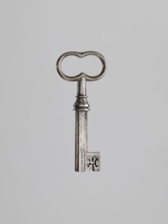 Key, locksmithing. Key with a tubular shaft with a Greek cross cross-section, with a feather