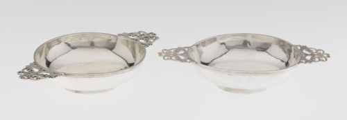 Pair of porridge bowls porringers by Wakely & Wheeler Ltd, London goldsmiths, fl. 1791–1958.
