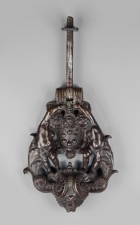 Renaissance door knocker with the Medici coat of arms, Renaissance style. Bronze door knocker with
