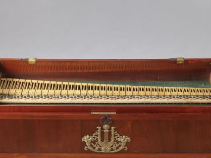 Harmonium by Jacob Deutschmann 1795–1853, 1822–1830, Vienna. Fisharmonia veneered with mahogany