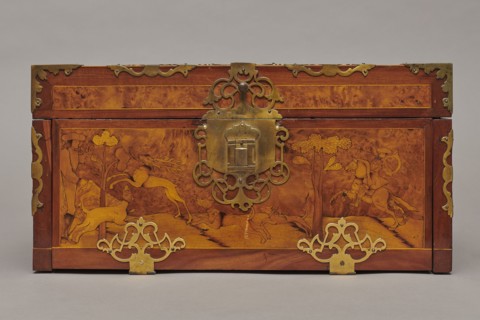 Casket, Repossession provenance. Sleigh, deer, hunters, hounds, riders. Baroque style. Cuboid case